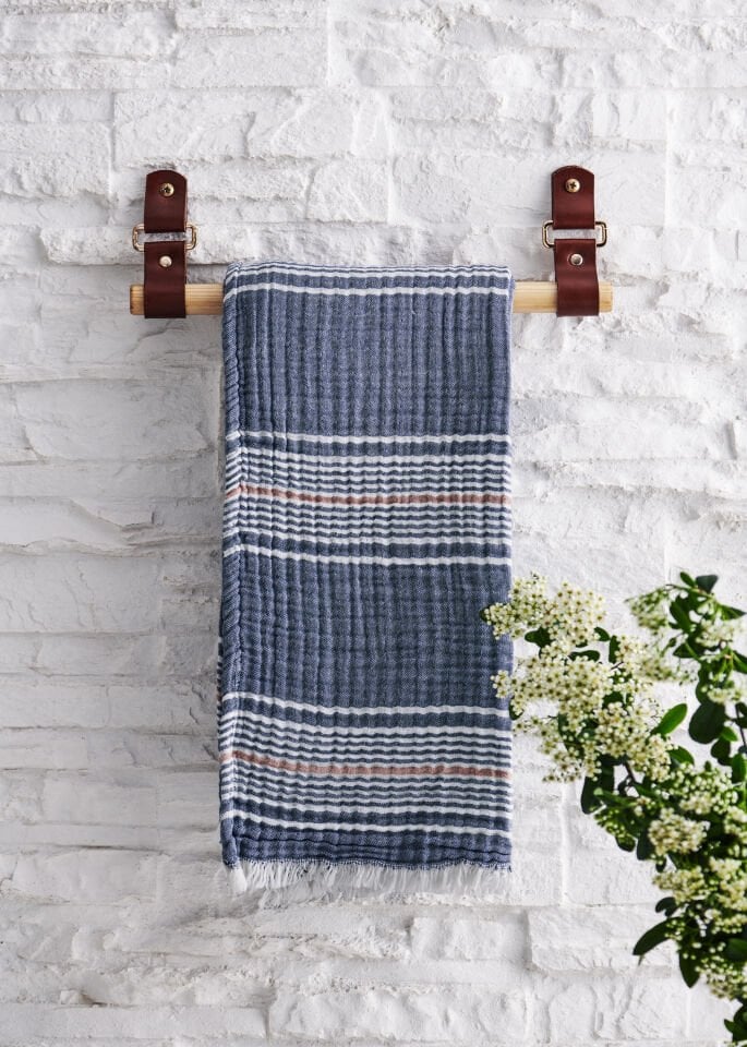 LINEA – Leather Towel Stand