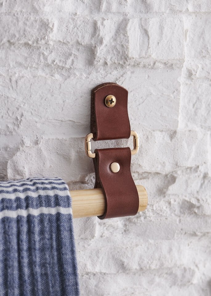 LINEA – Leather Towel Stand