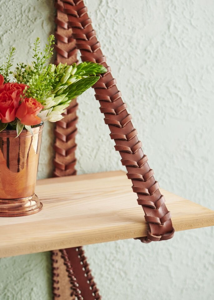 Gardin Leather Deri Askılı Raf – Masif Ahşap ve El Yapımı Tasarım